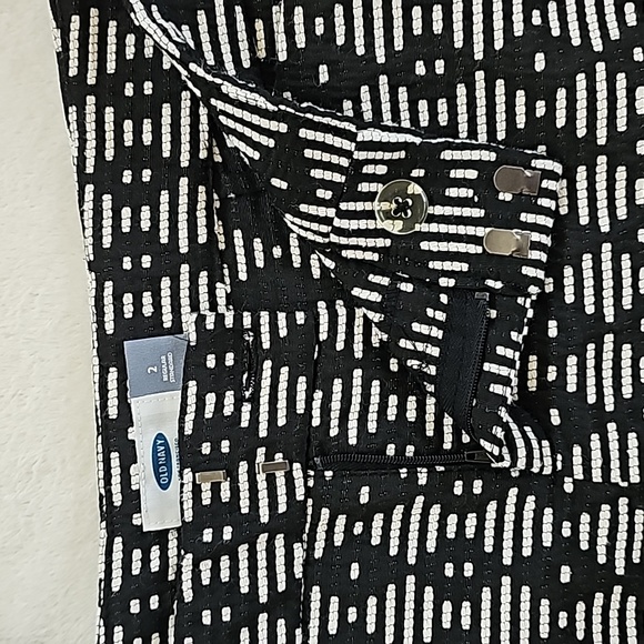 OLD NAVY | Set of Shorts, Black & White Ikat/ Blue & White Gingham - Picture 4 of 13